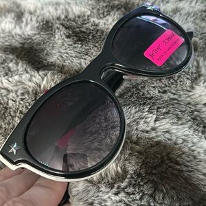 NWT Betsey Johnson Sunglasses